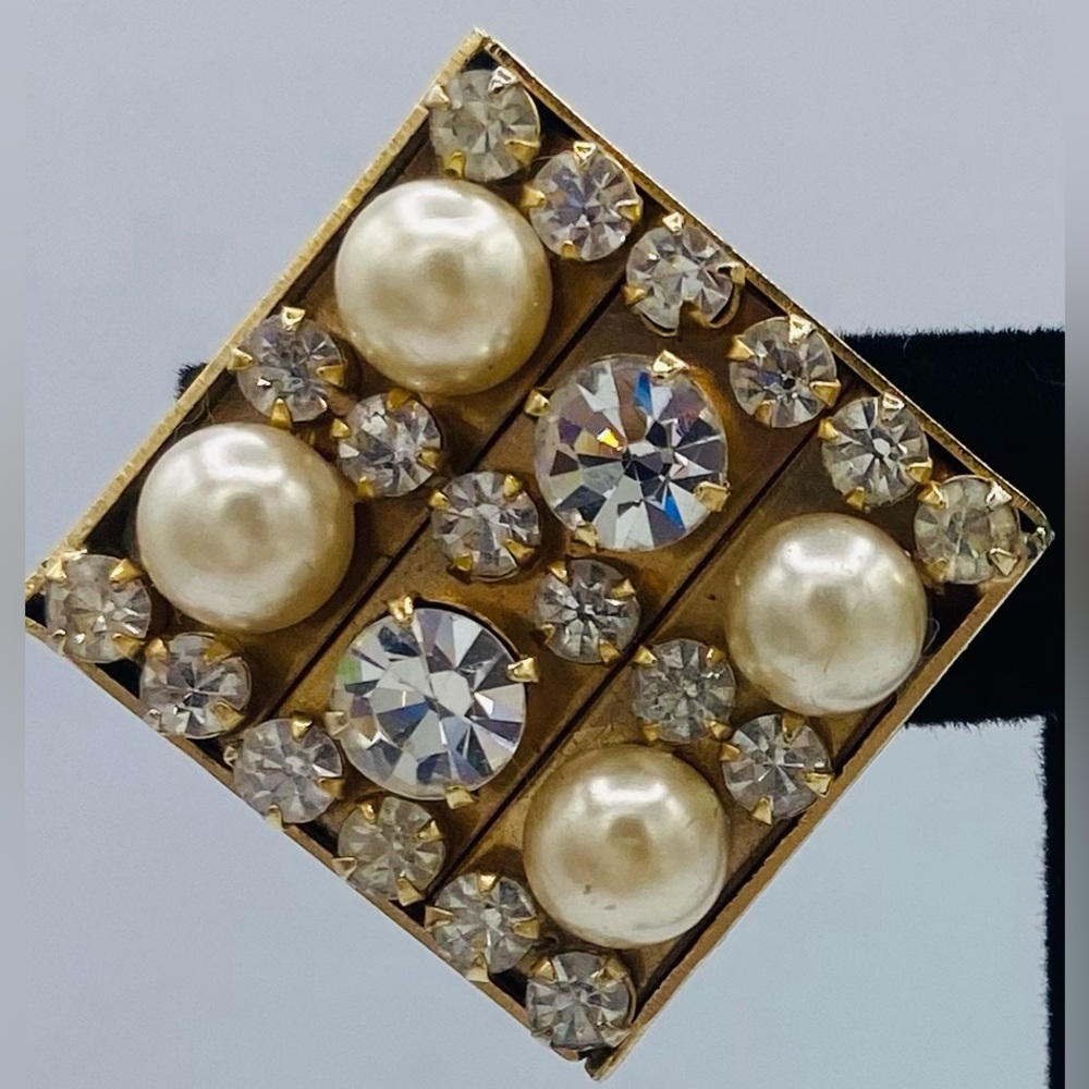 Vintage 80s-90s Square Gold Tone Faux Pearl/Rhinestone Clip On Earrings 1”x1” - Picture 3 of 8